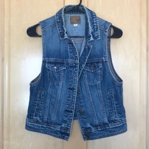 American Eagle Women’s denim vest - size M